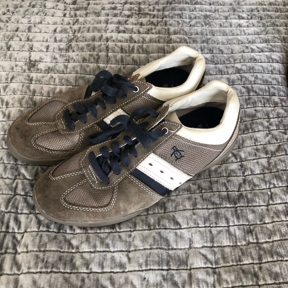 Men’s size 10.5 suede casual sneaker
